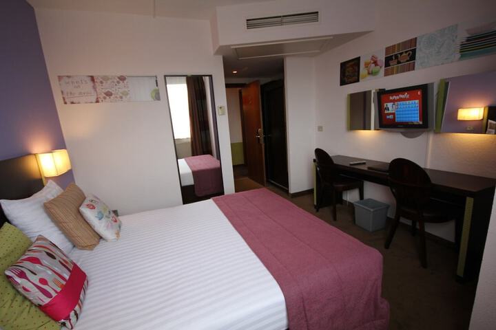 Room 55 of 80