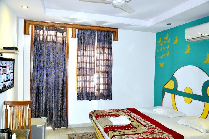 Room 11 of 27