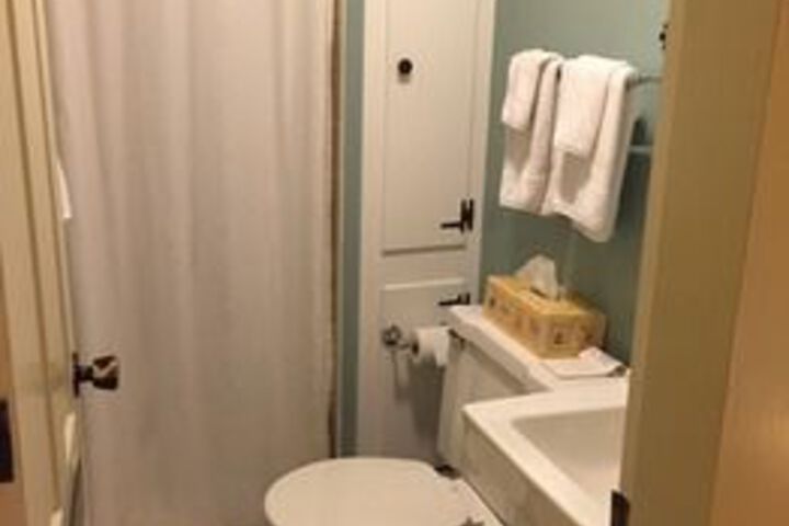 Room 7 of 33