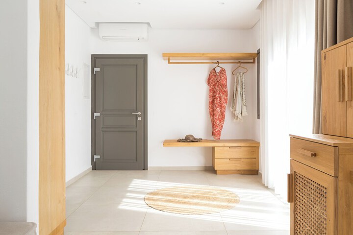 Room 163 of 294