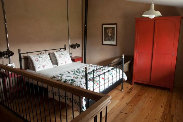 Room 3 of 40