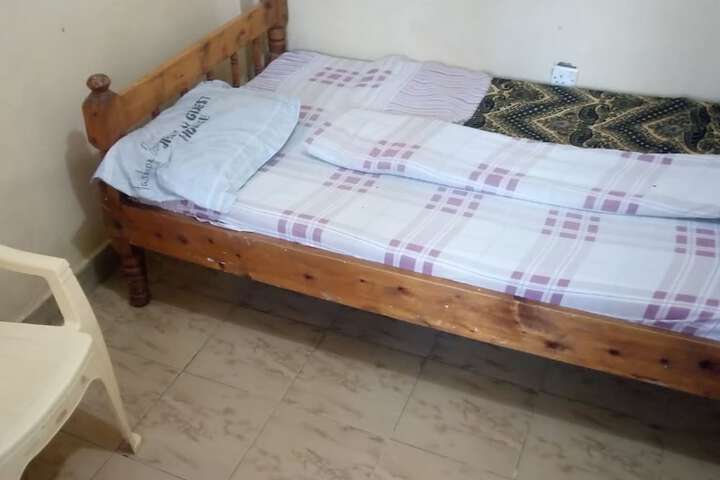 Room 2 of 10