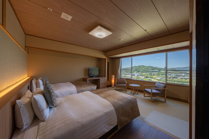 Room 12 of 107