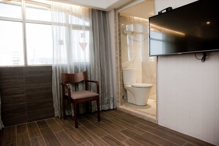Room 13 of 95
