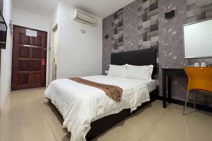 Room 27 of 74