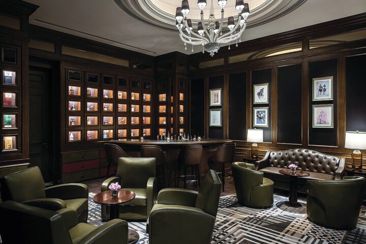 Lounge 80 of 103