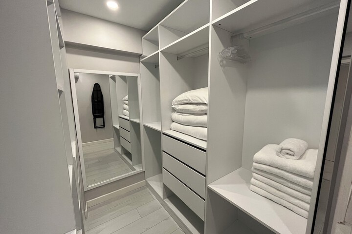 Room 8 of 129