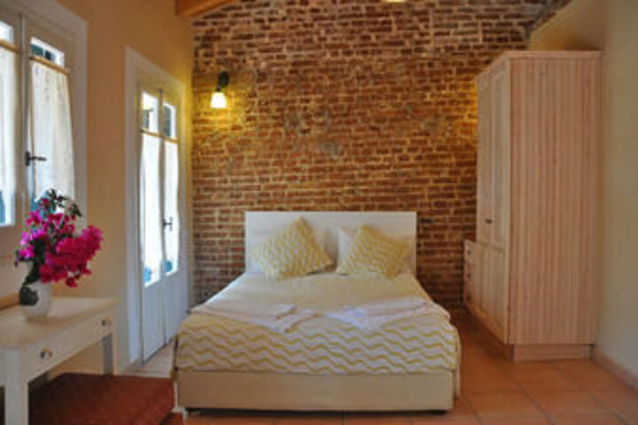 Room 33 of 65
