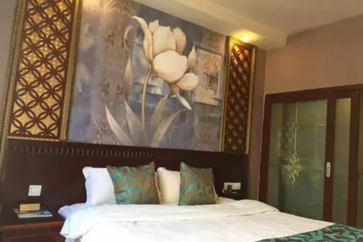 Room 7 of 8