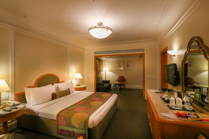 Room 12 of 65