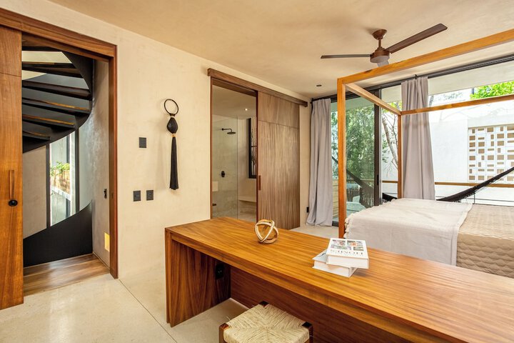 Room 119 of 740