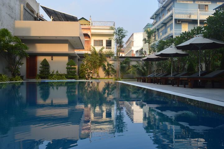 Hotel with Pool