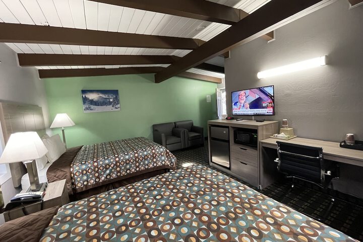 1 Queen Bed (32 of 56)