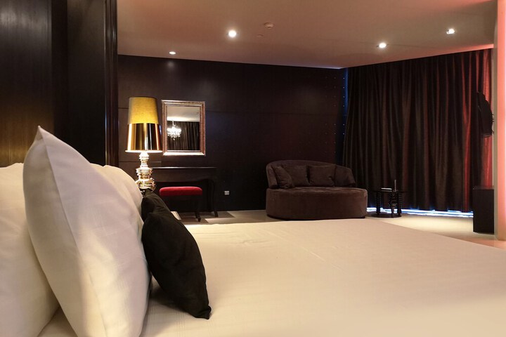 Room 9 of 89