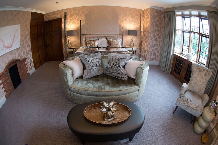 Room 15 of 102