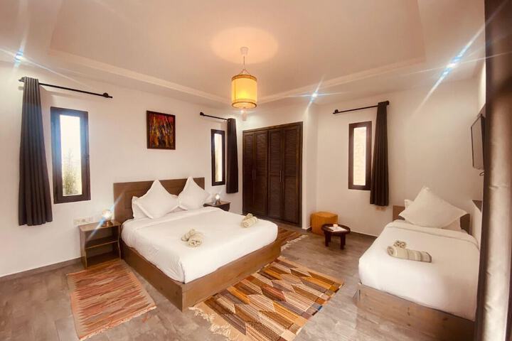 Room 28 of 153