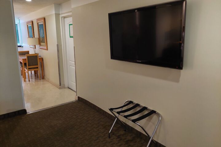 Room 11 of 157