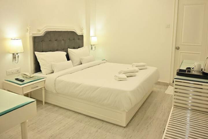 Room 31 of 76