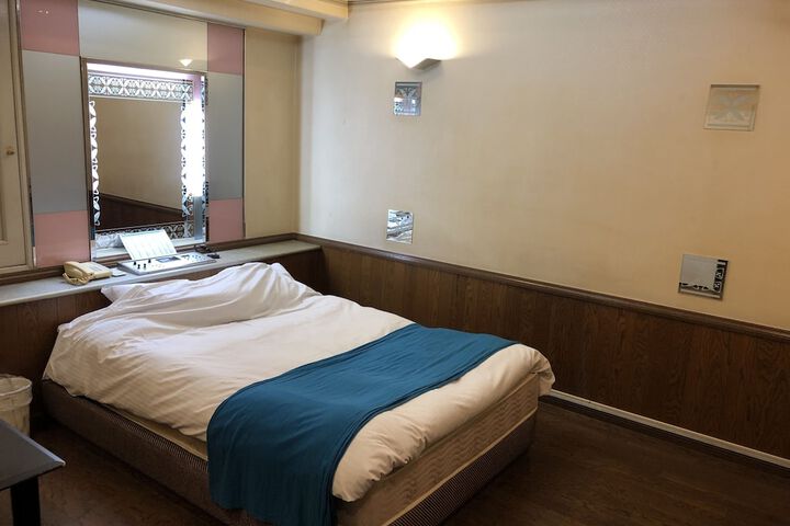 Room 3 of 17