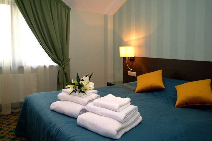 Room 3 of 65