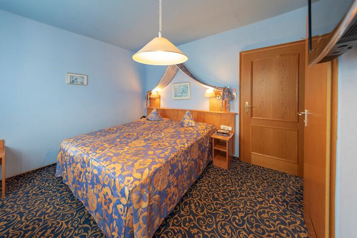 Room 17 of 45