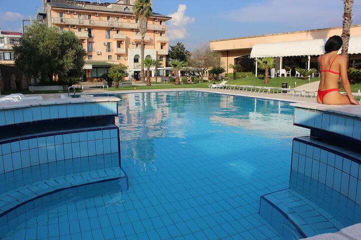 Pool 22 of 60
