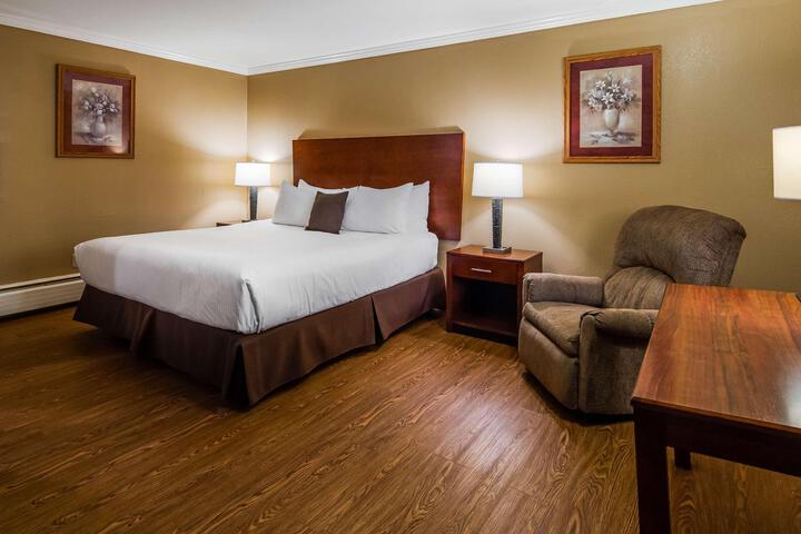 1 King Bed (1 of 13)