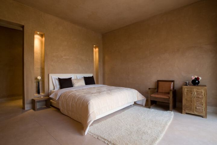 Room 10 of 50