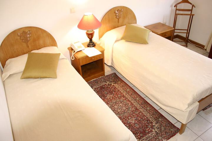 Room 4 of 16