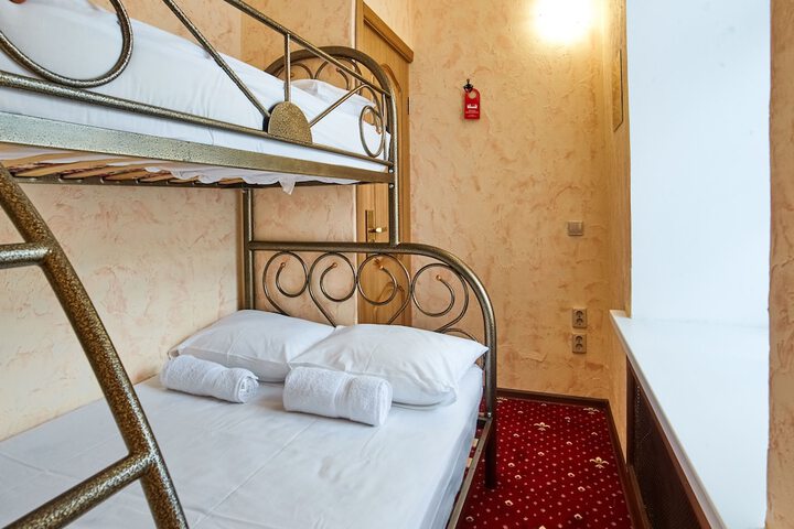 Room 9 of 21