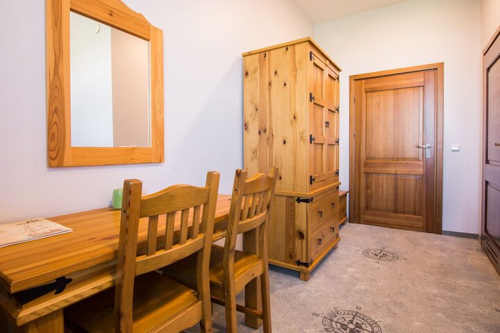 Room 14 of 210