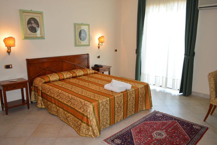 Room 3 of 21