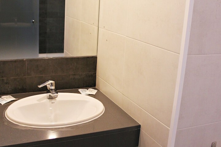 Room 9 of 65