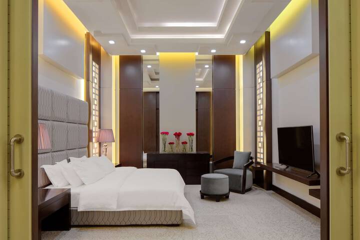 Ballroom/Hall 186 of 221