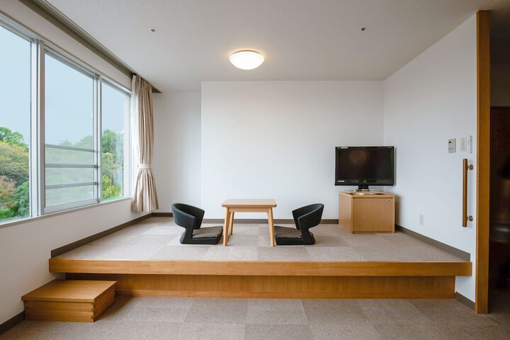 Room 8 of 92