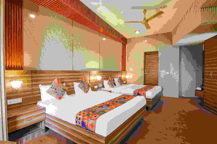 Room 10 of 38