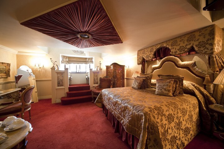 Room 28 of 157