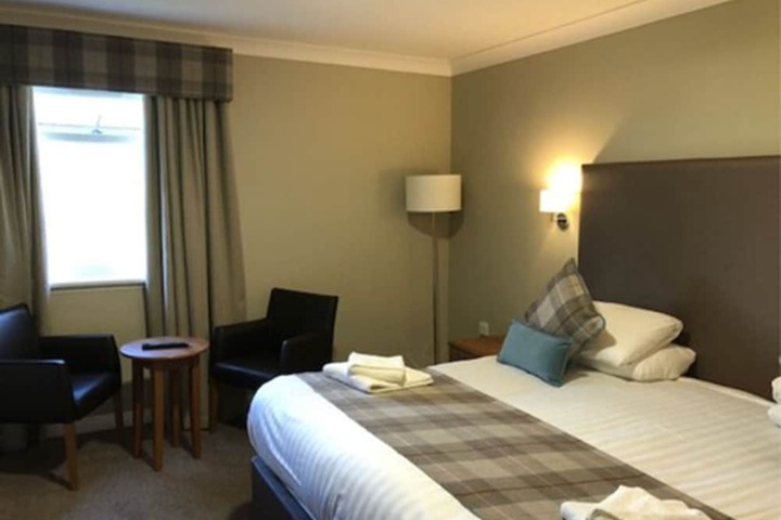 Room 11 of 39