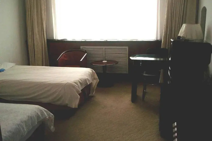 Room 7 of 9