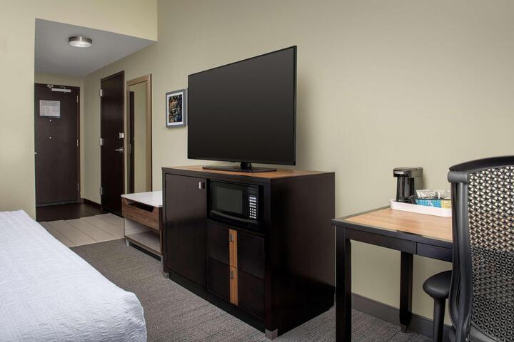 1 King Bed (3 of 11)