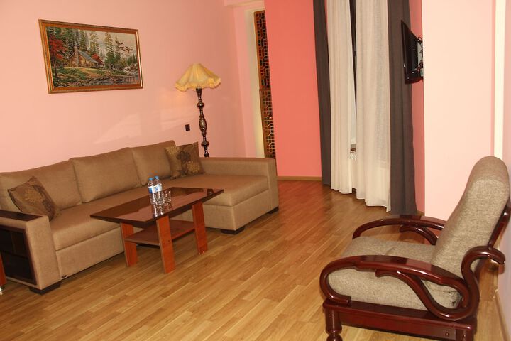 Room 9 of 36