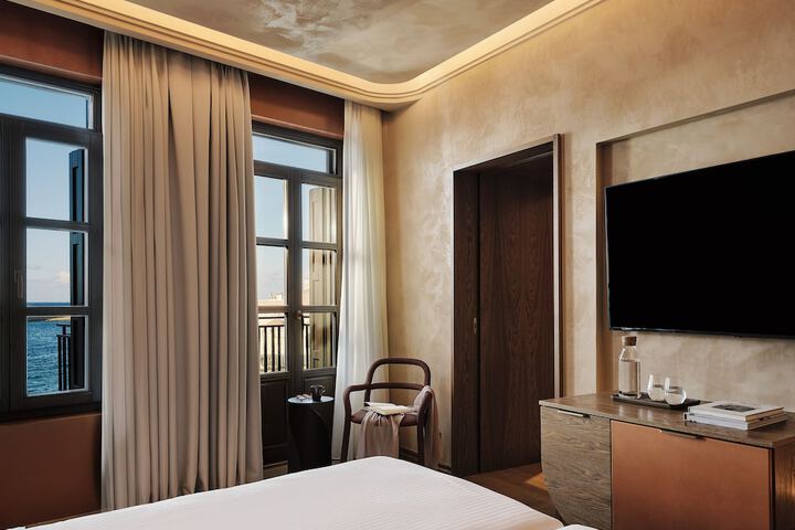 Room 18 of 24