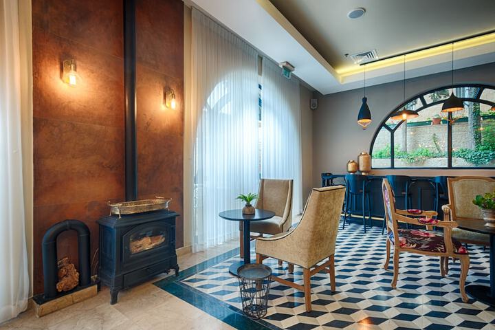 Entrance & Lobby