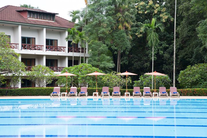 Hotel Pool