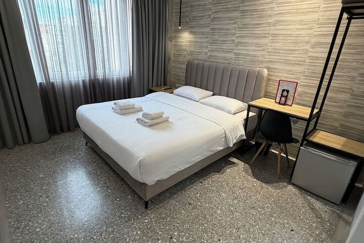 Room 12 of 86