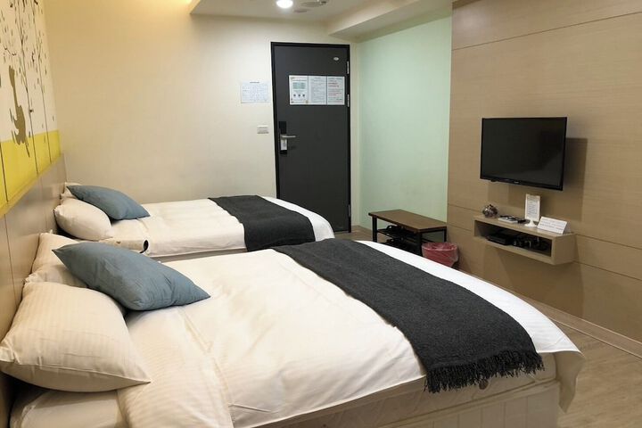 Room 32 of 49