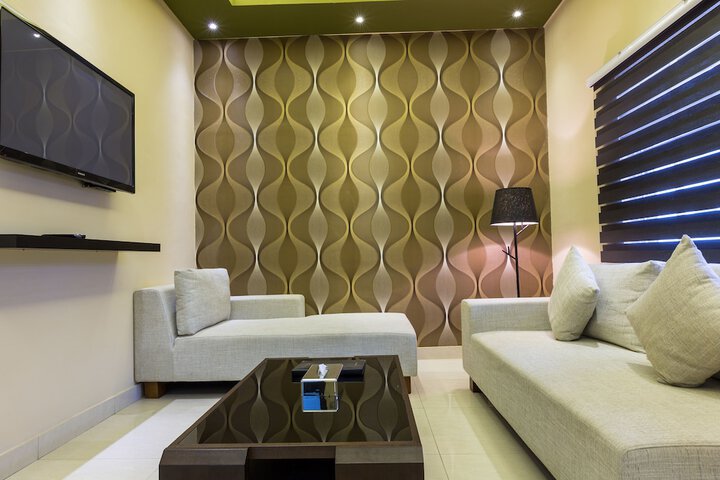 Room 12 of 32