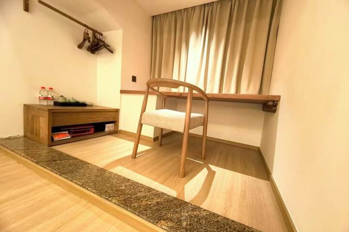 Room 43 of 89