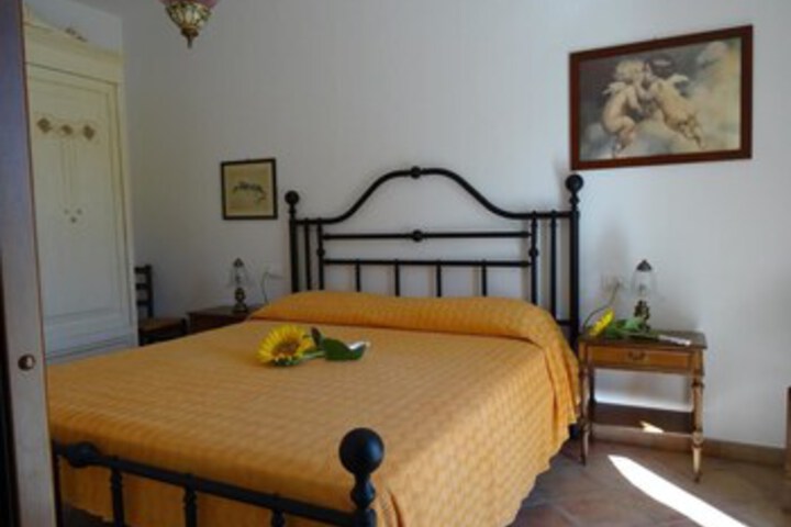 Room 14 of 28