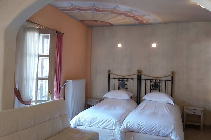 Room 80 of 446